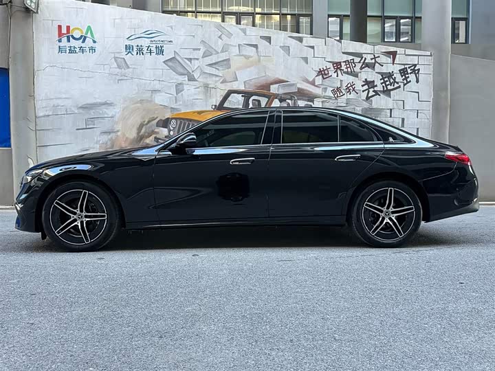 Фото 3 - Mercedes-Benz E-Class