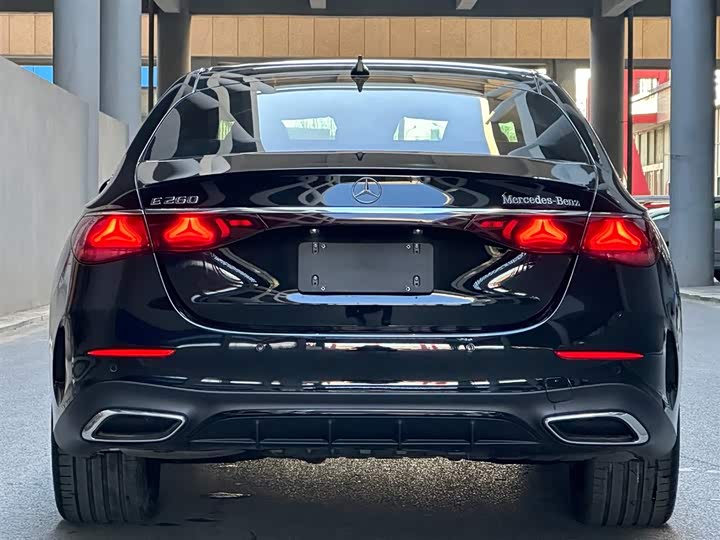 Фото 4 - Mercedes-Benz E-Class