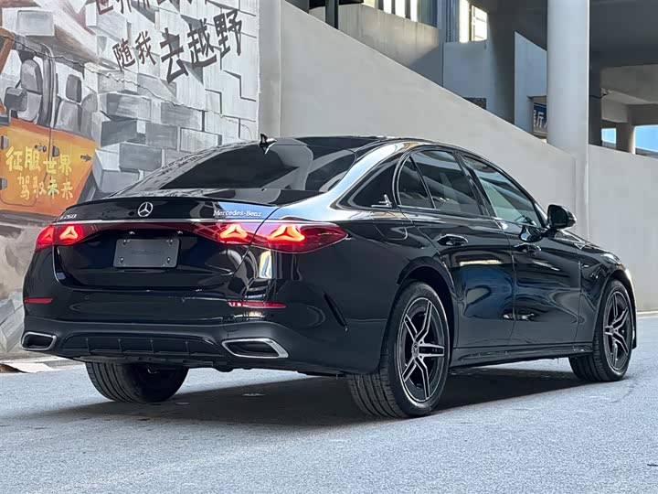 Фото 5 - Mercedes-Benz E-Class