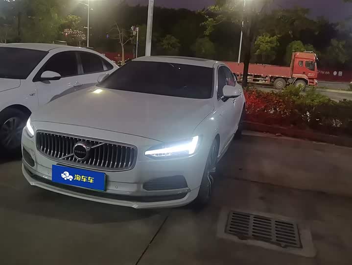 Фото 1 - Volvo S90 Hybrid