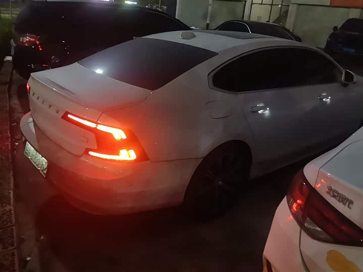 Фото 3 - Volvo S90 Hybrid