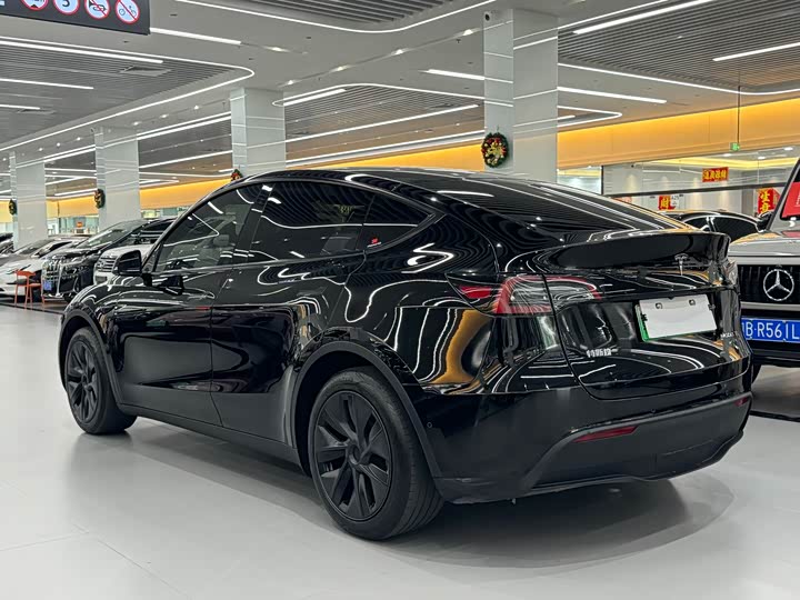 Фото 3 - Tesla Model Y