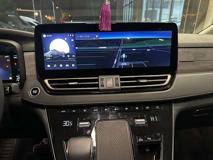 Фото 9 - Hongqi HQ9