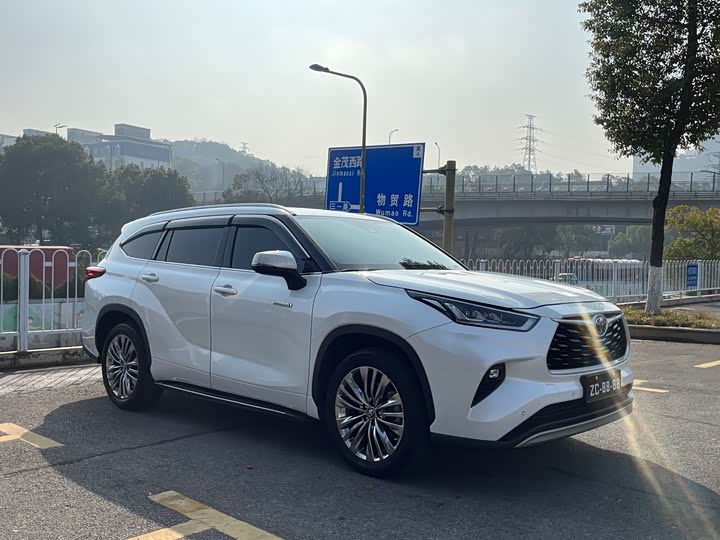 Фото 3 - Toyota Highlander