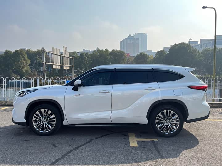 Фото 4 - Toyota Highlander