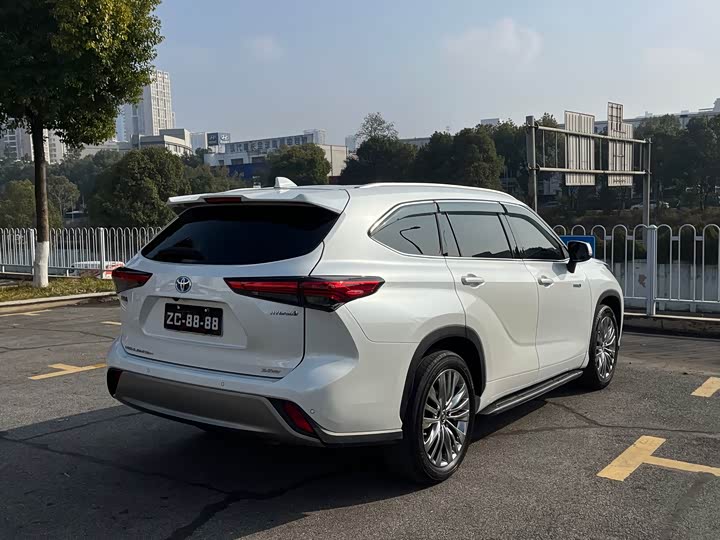 Фото 7 - Toyota Highlander