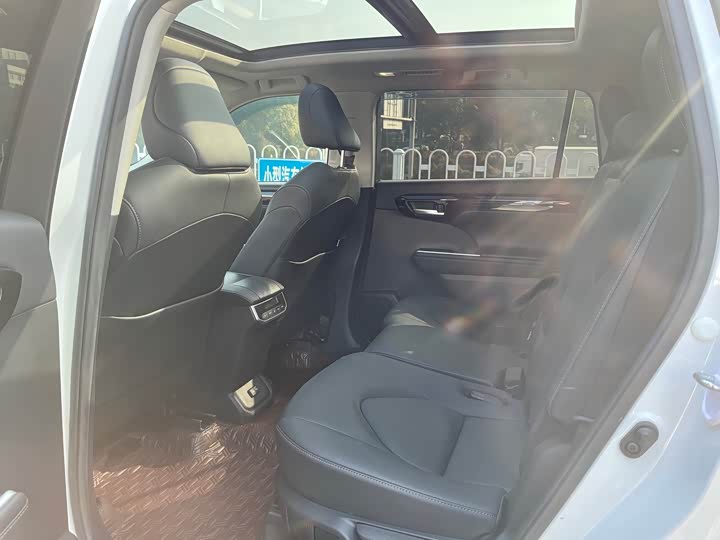 Фото 9 - Toyota Highlander