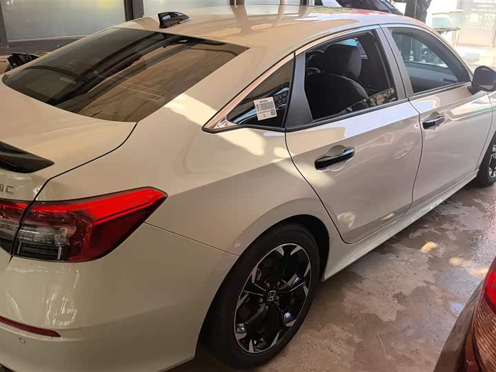 Фото 3 - Honda Civic