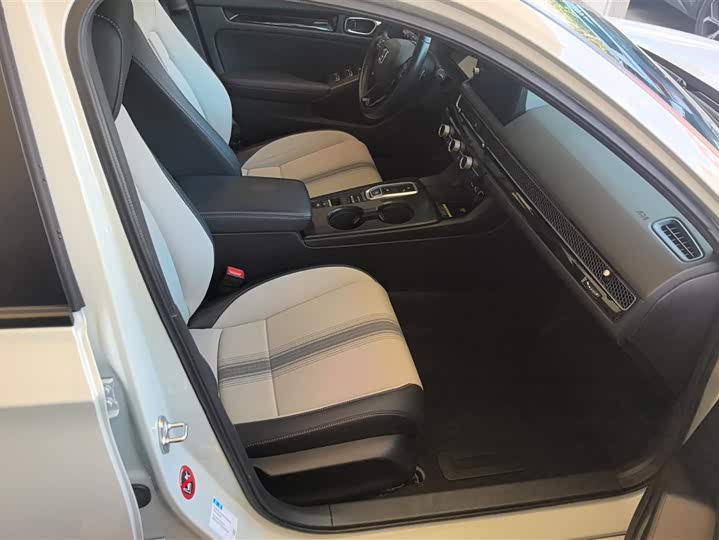 Фото 8 - Honda Civic