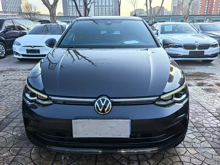 Фото 2 - Volkswagen Golf