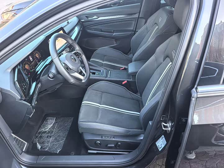 Фото 3 - Volkswagen Golf