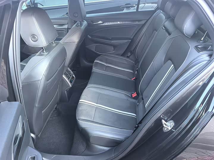 Фото 7 - Volkswagen Golf