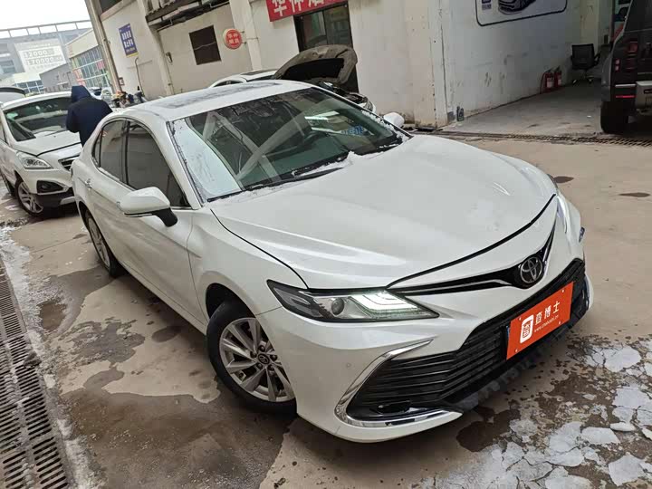 Фото 1 - Toyota Camry