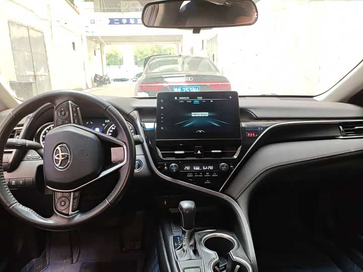 Фото 6 - Toyota Camry