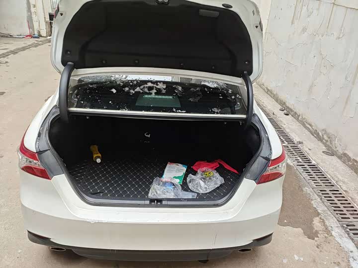 Фото 7 - Toyota Camry