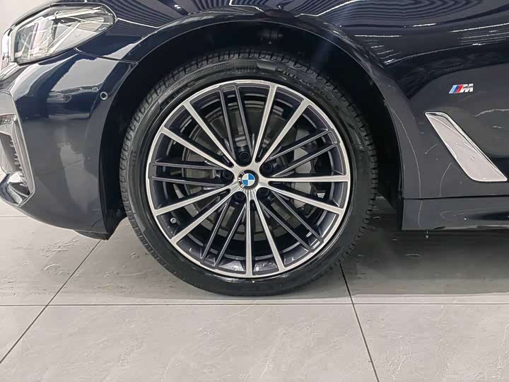 Фото 5 - BMW 5 Series