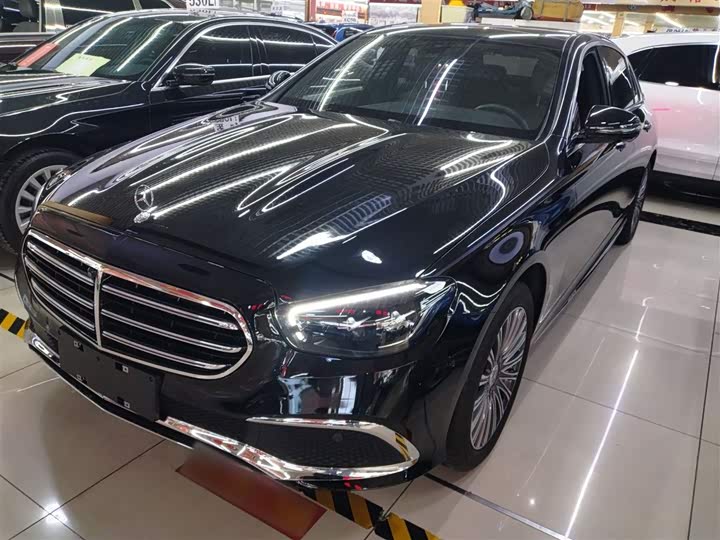 Фото 1 - Mercedes-Benz E-Class