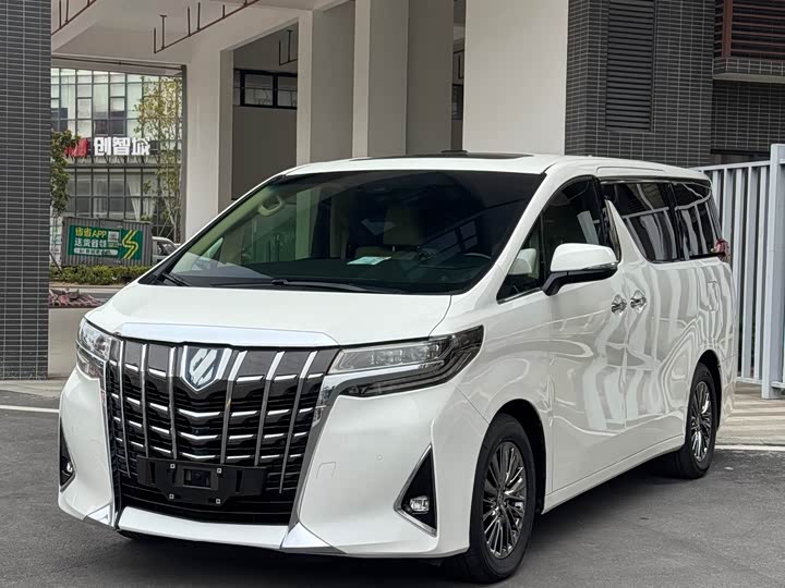 Фото 1 - Toyota Alphard