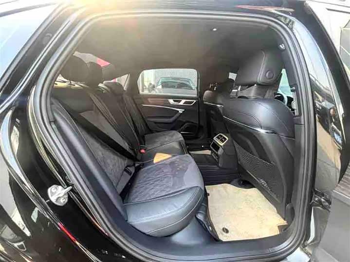 Фото 7 - Audi A6L