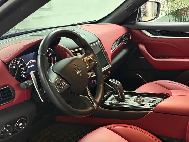 Фото 6 - Maserati Levante