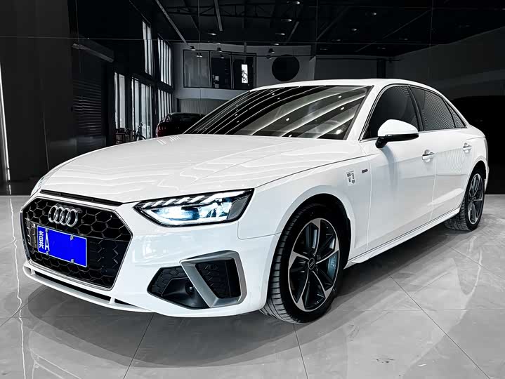 Фото 1 - Audi A4L