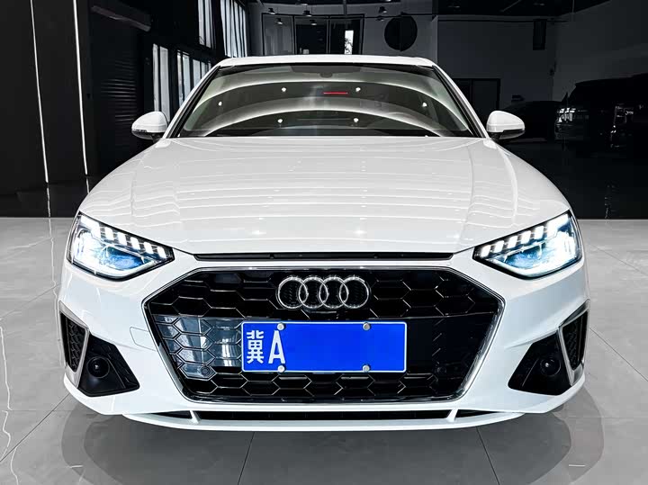 Фото 2 - Audi A4L