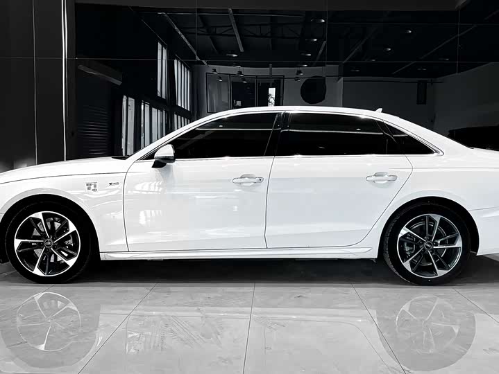 Фото 4 - Audi A4L