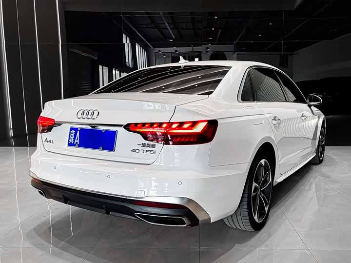 Фото 5 - Audi A4L