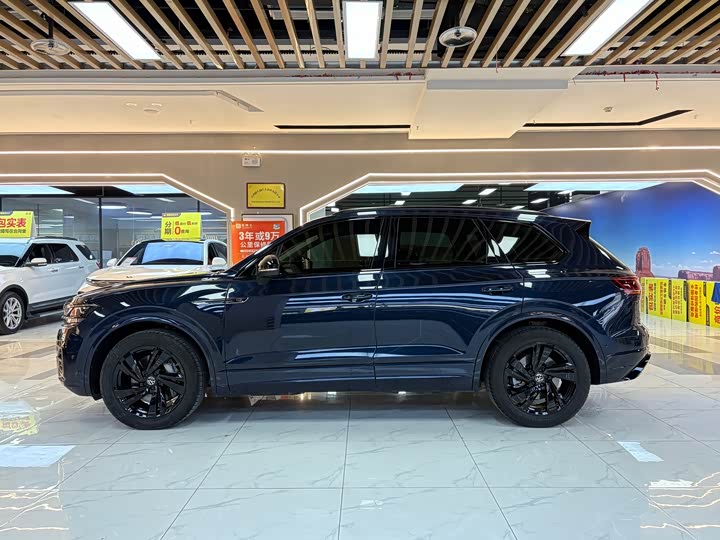 Фото 2 - Volkswagen Touareg