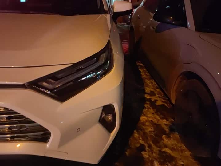 Фото 5 - Toyota RAV4