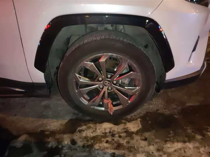 Фото 6 - Toyota RAV4