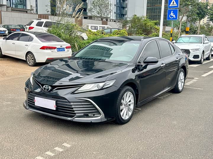 Фото 1 - Toyota Camry