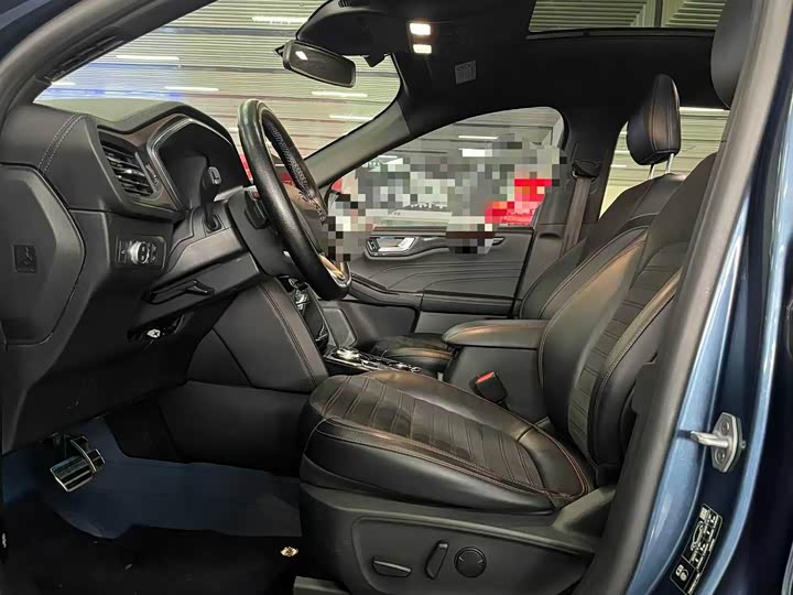 Фото 7 - Ford Escape