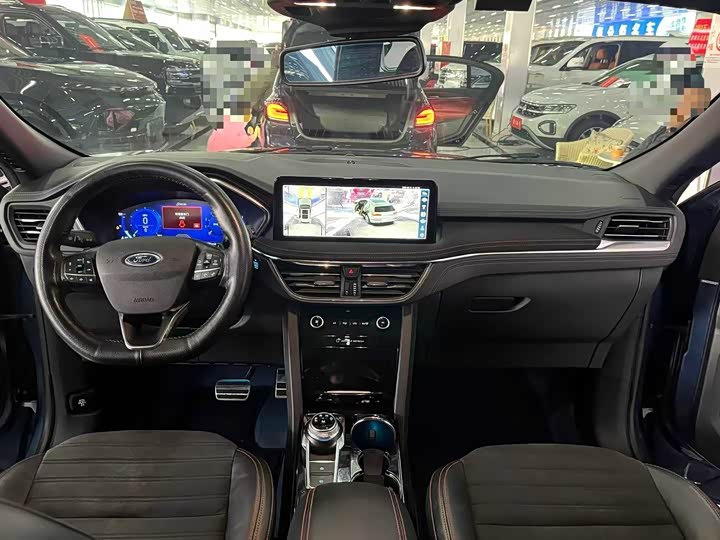 Фото 8 - Ford Escape