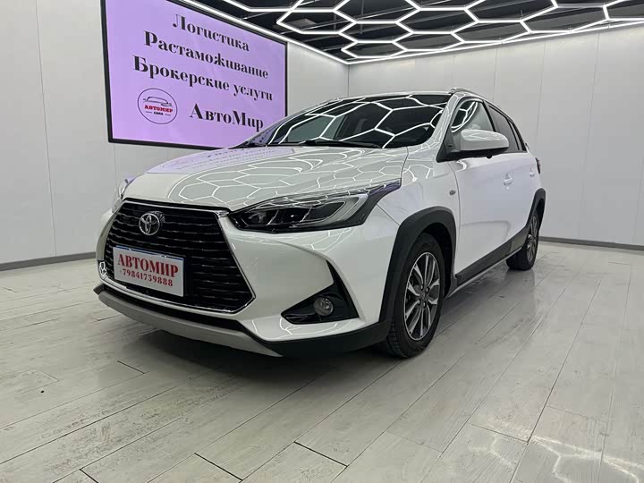 Фото 1 - Toyota Yaris L Hatchback