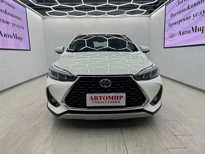 Фото 2 - Toyota Yaris L Hatchback