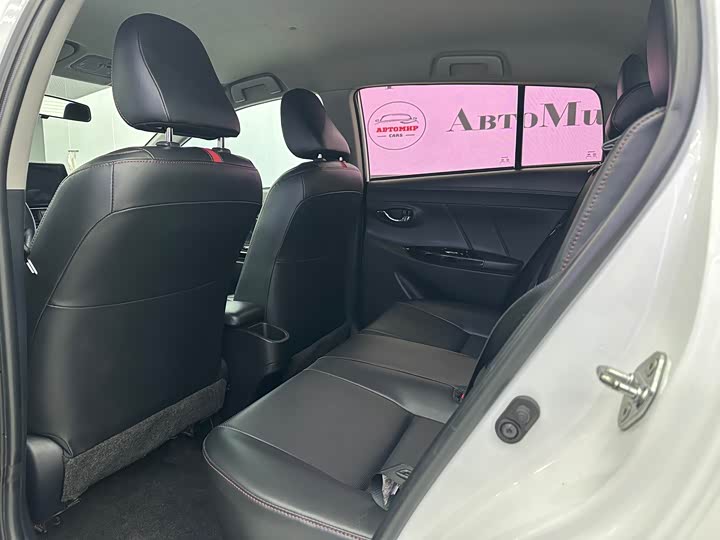 Фото 5 - Toyota Yaris L Hatchback