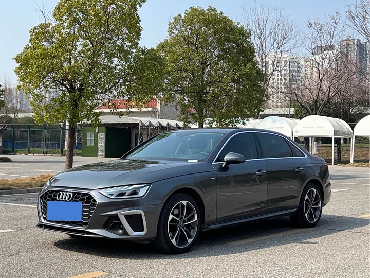 Фото 1 - Audi A4L