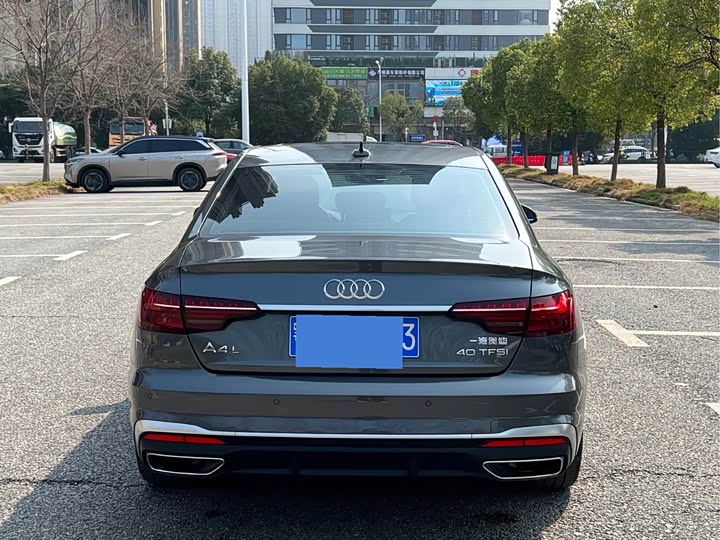 Фото 6 - Audi A4L