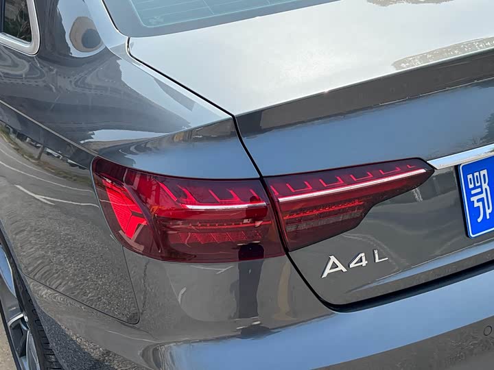 Фото 8 - Audi A4L