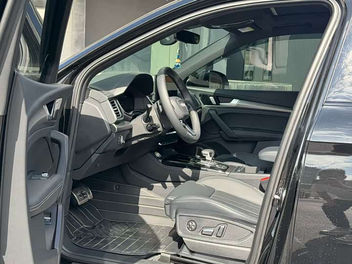 Фото 4 - Audi Q5L