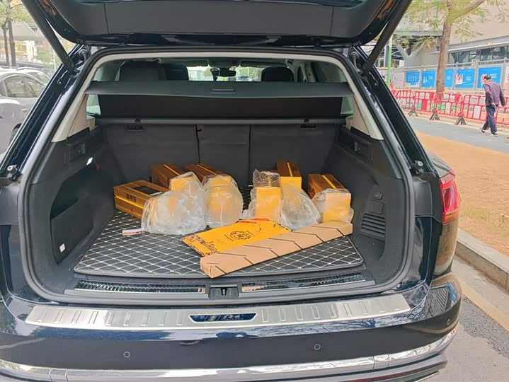 Фото 4 - Volkswagen Touareg R Hybrid