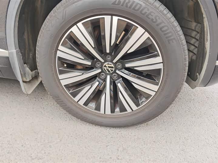 Фото 6 - Volkswagen Touareg R Hybrid