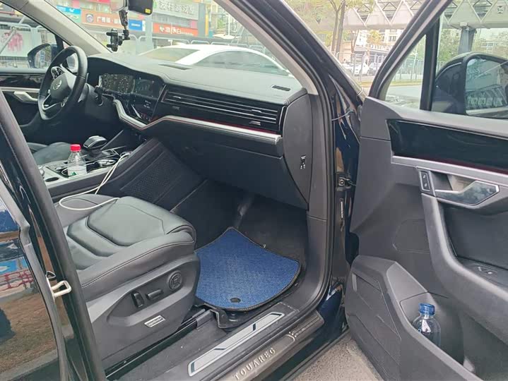 Фото 8 - Volkswagen Touareg R Hybrid