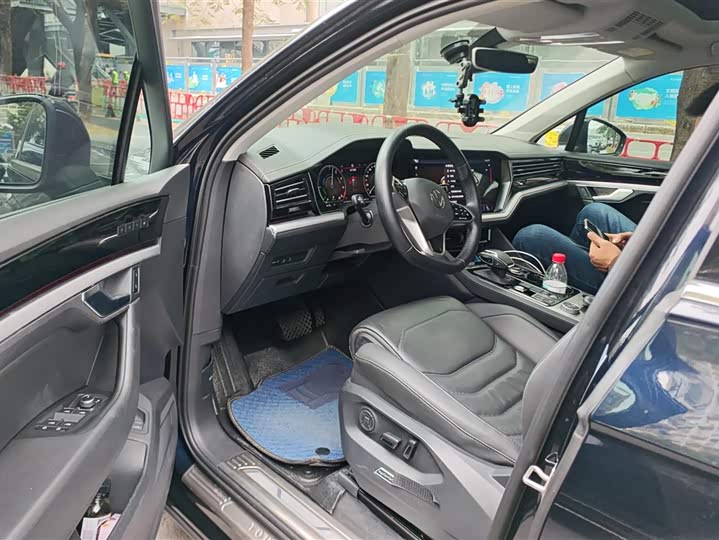 Фото 9 - Volkswagen Touareg R Hybrid