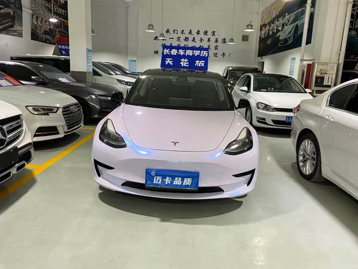 Фото 2 - Tesla Model 3