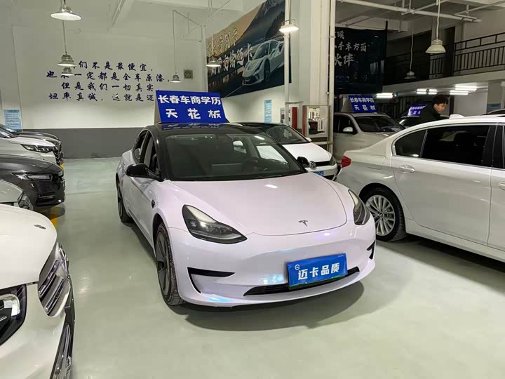 Фото 3 - Tesla Model 3