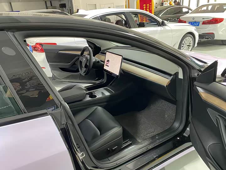 Фото 8 - Tesla Model 3