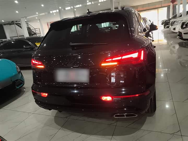 Фото 6 - Audi Q5L