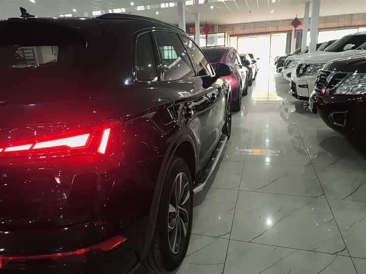 Фото 8 - Audi Q5L